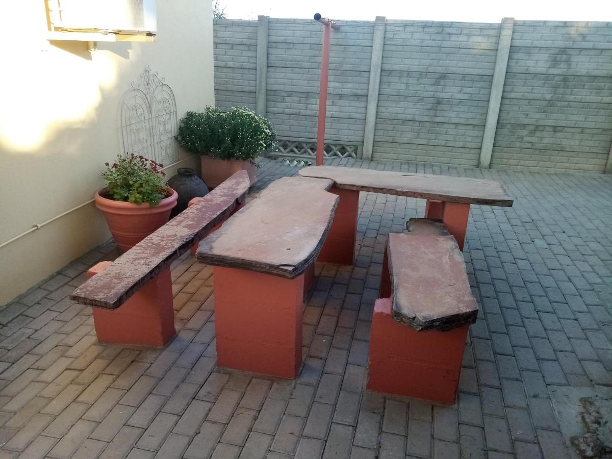 Larochelle Guesthouse Keetmanshoop Kültér fotó