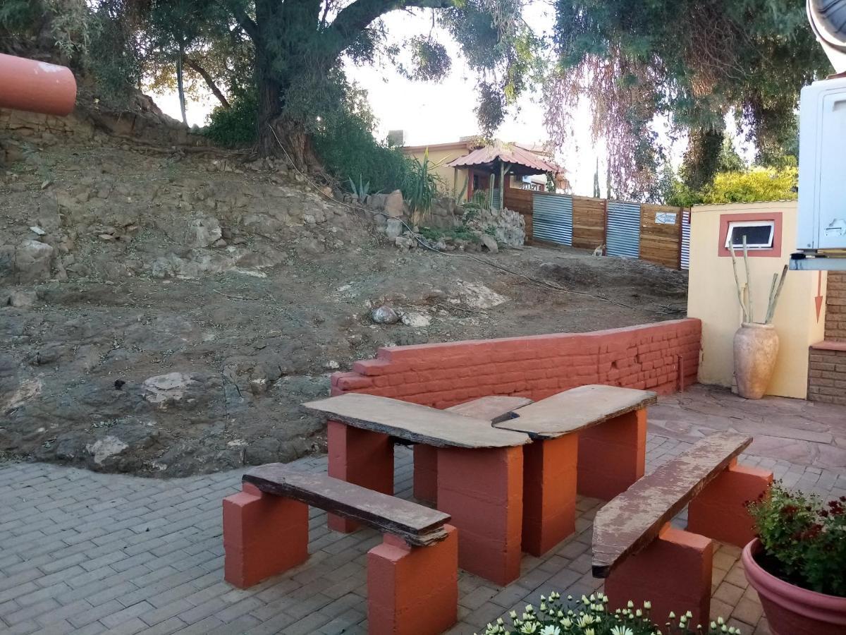 Larochelle Guesthouse Keetmanshoop Kültér fotó