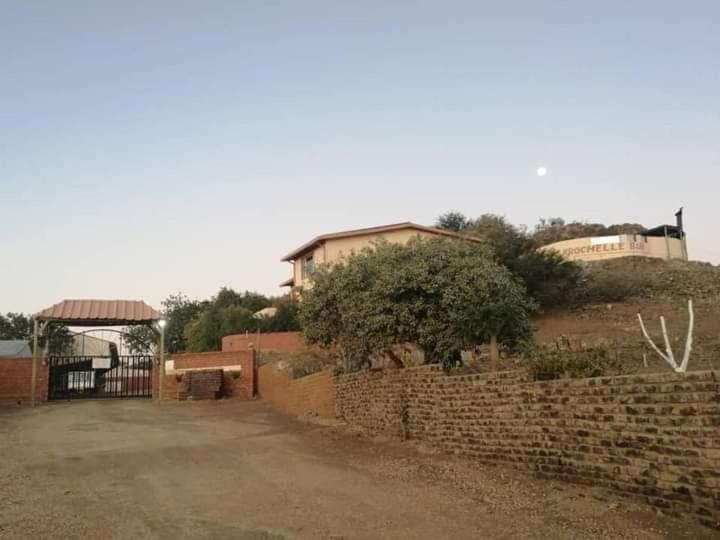 Larochelle Guesthouse Keetmanshoop Kültér fotó
