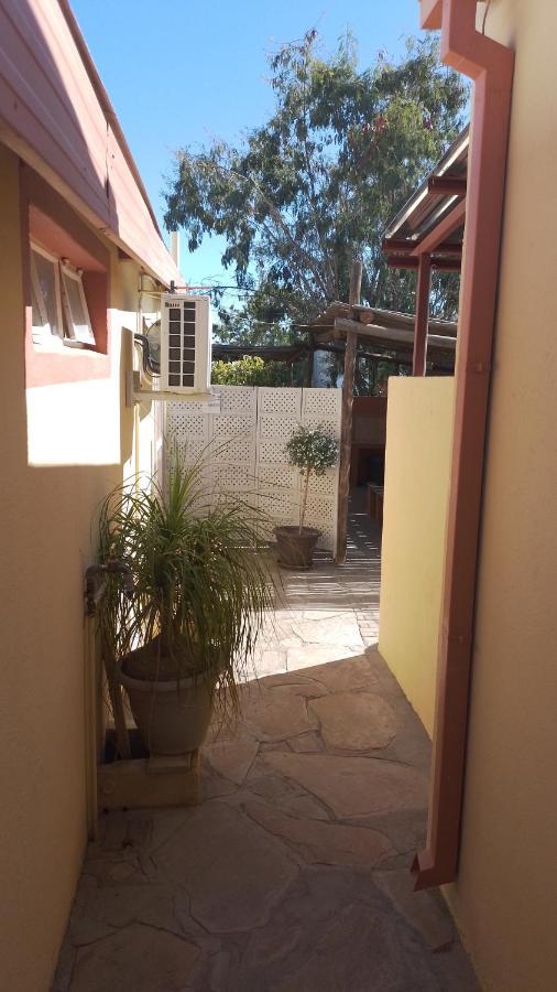 Larochelle Guesthouse Keetmanshoop Kültér fotó