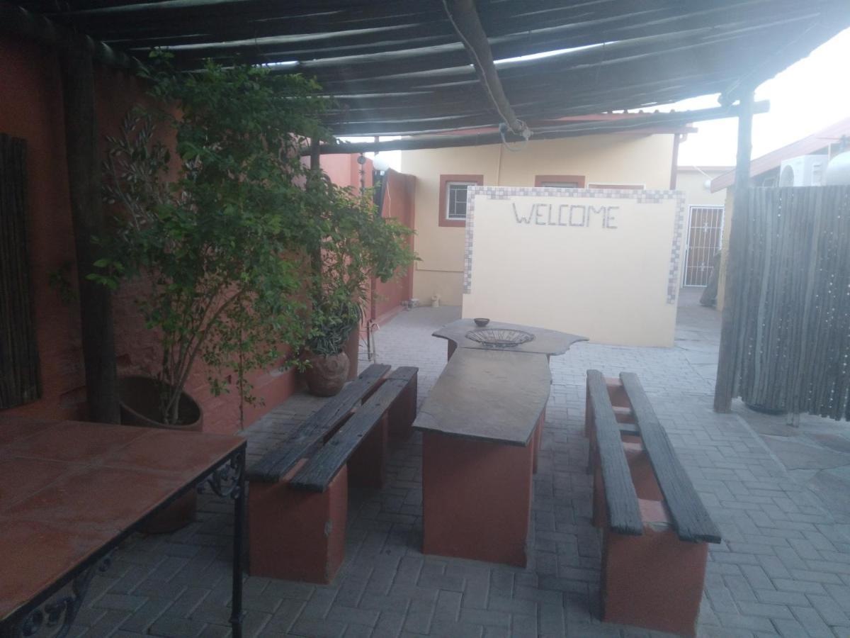 Larochelle Guesthouse Keetmanshoop Kültér fotó