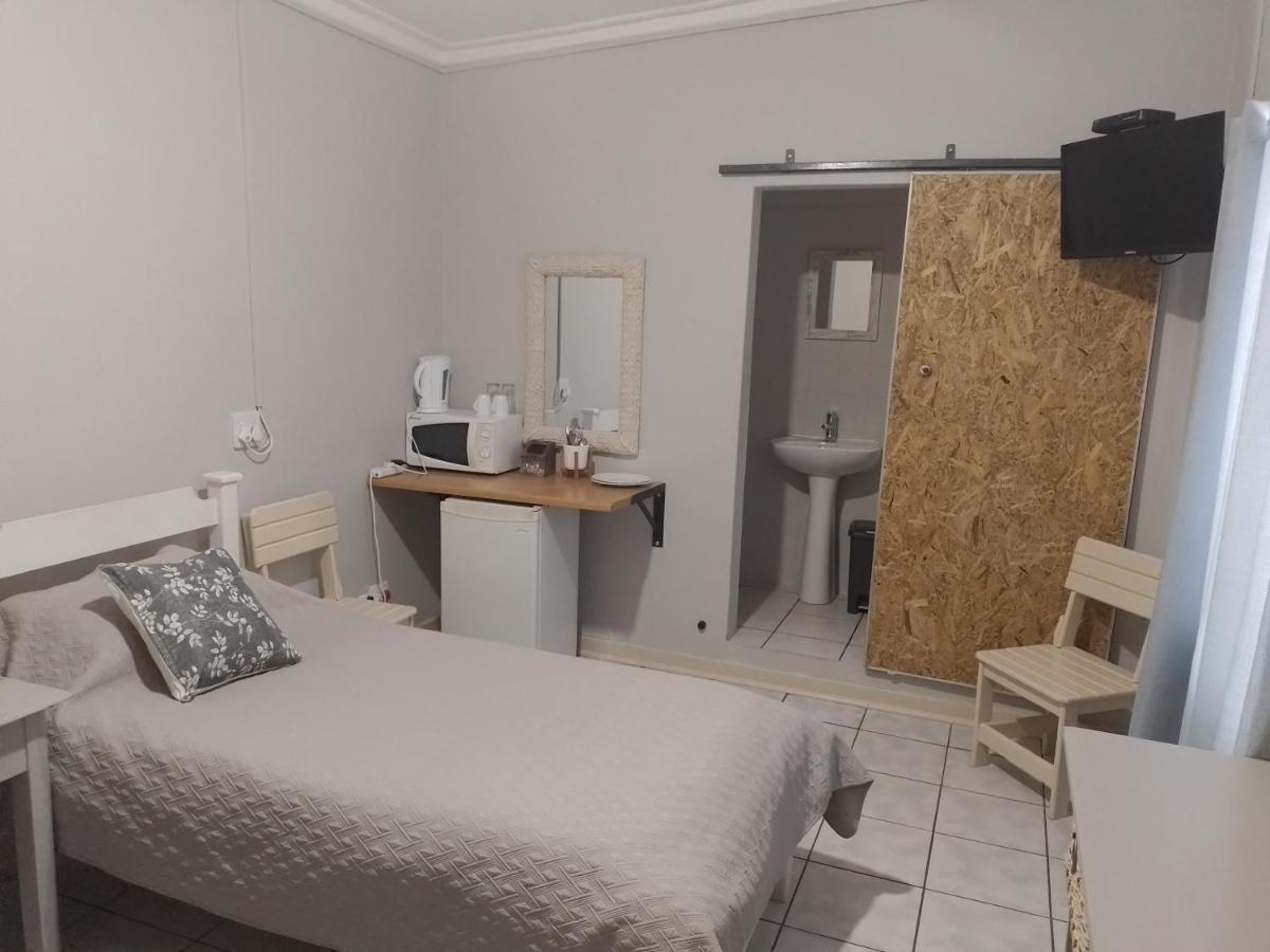 Larochelle Guesthouse Keetmanshoop Kültér fotó