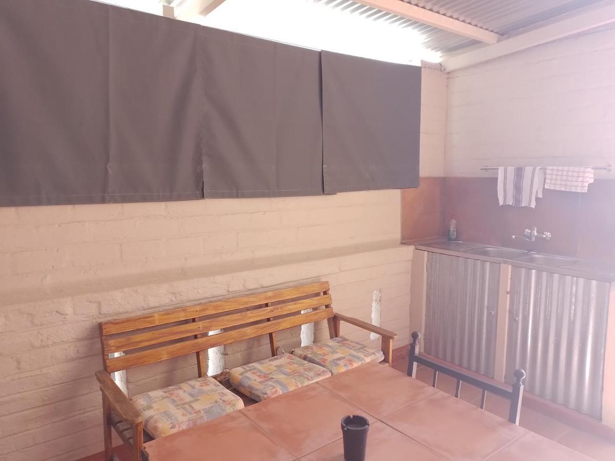 Larochelle Guesthouse Keetmanshoop Kültér fotó