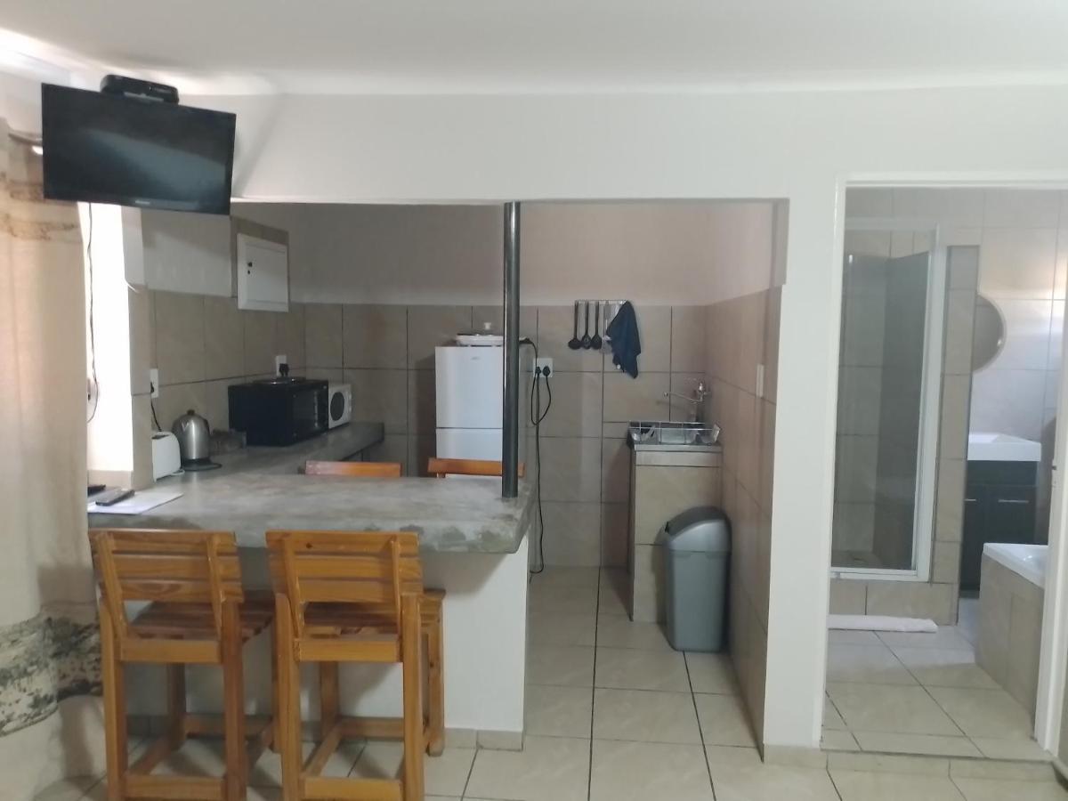 Larochelle Guesthouse Keetmanshoop Kültér fotó