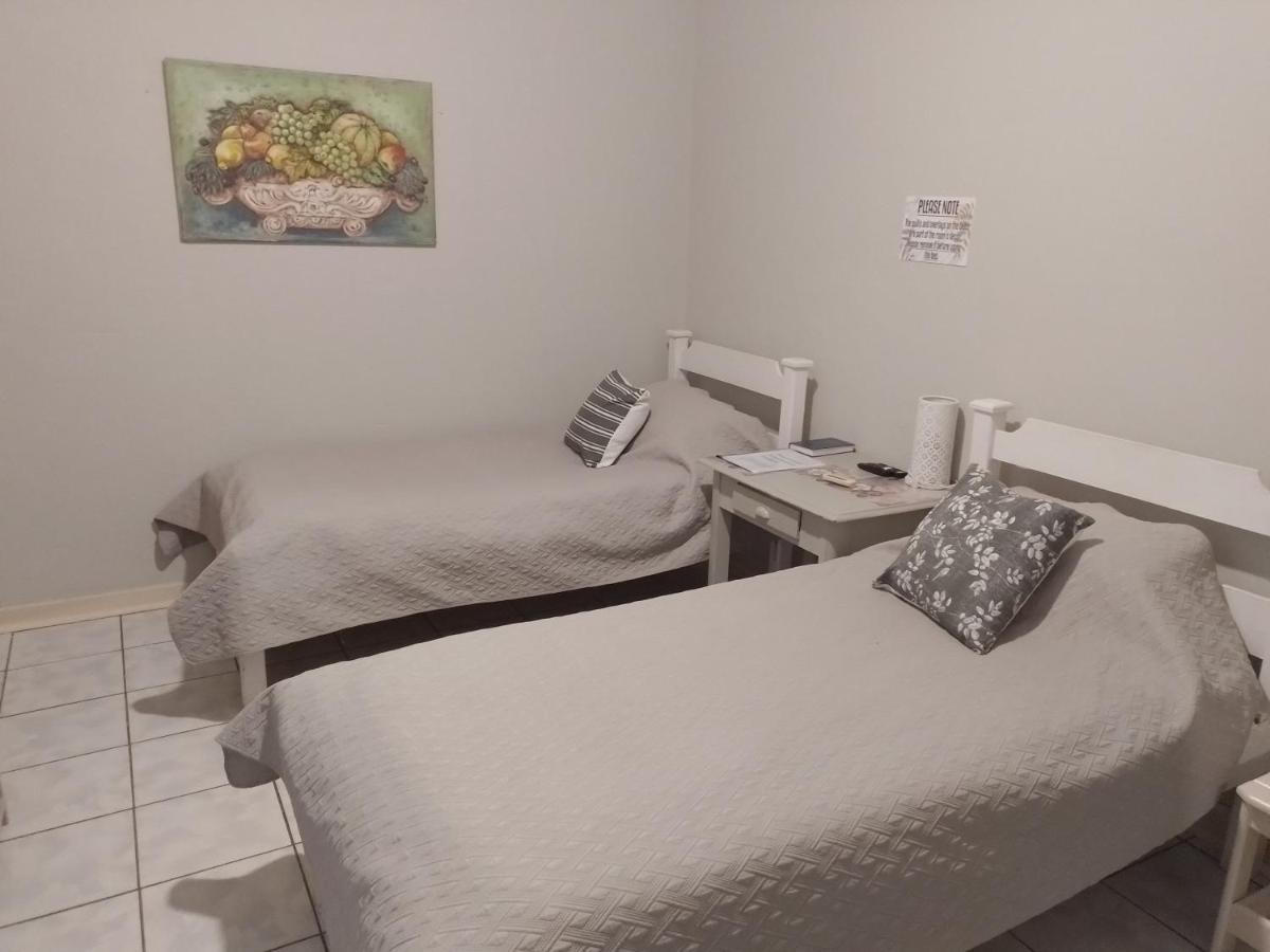Larochelle Guesthouse Keetmanshoop Kültér fotó