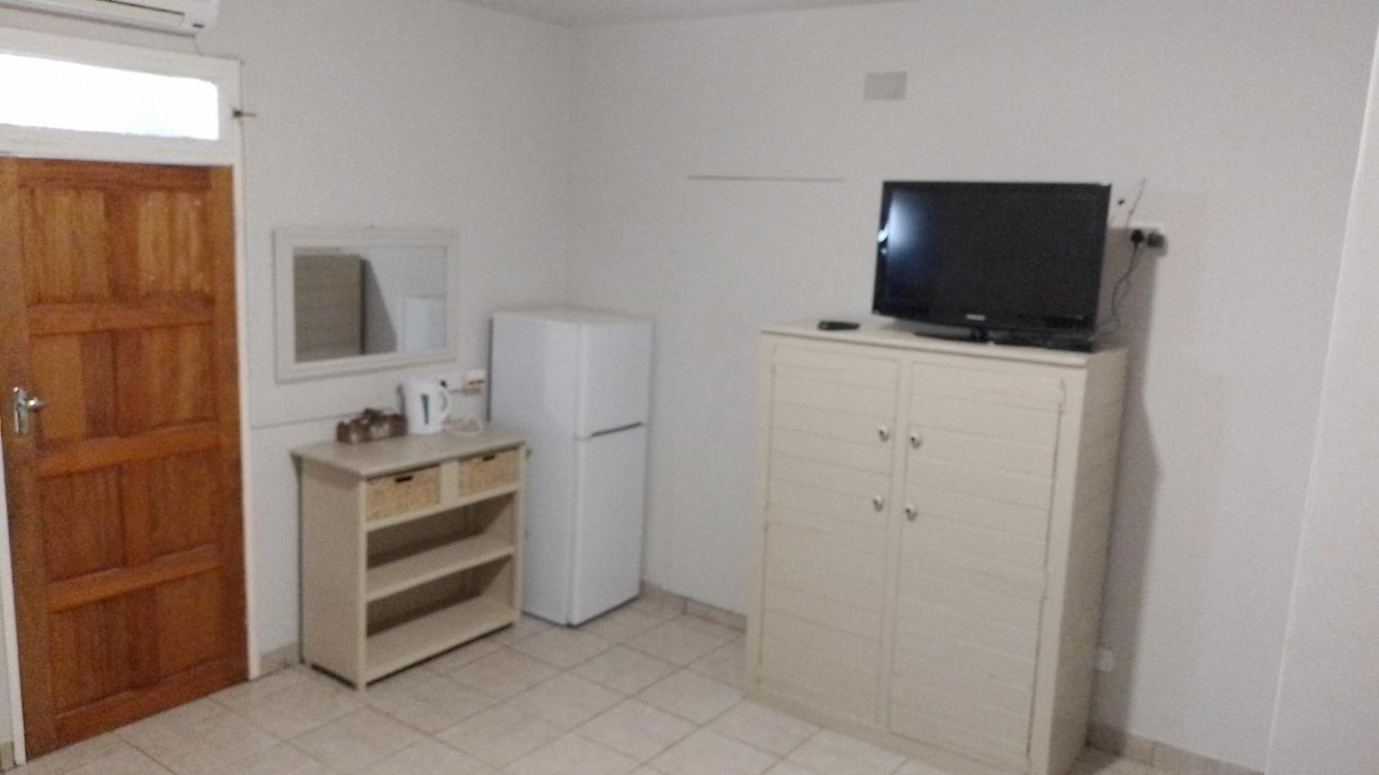 Larochelle Guesthouse Keetmanshoop Szoba fotó