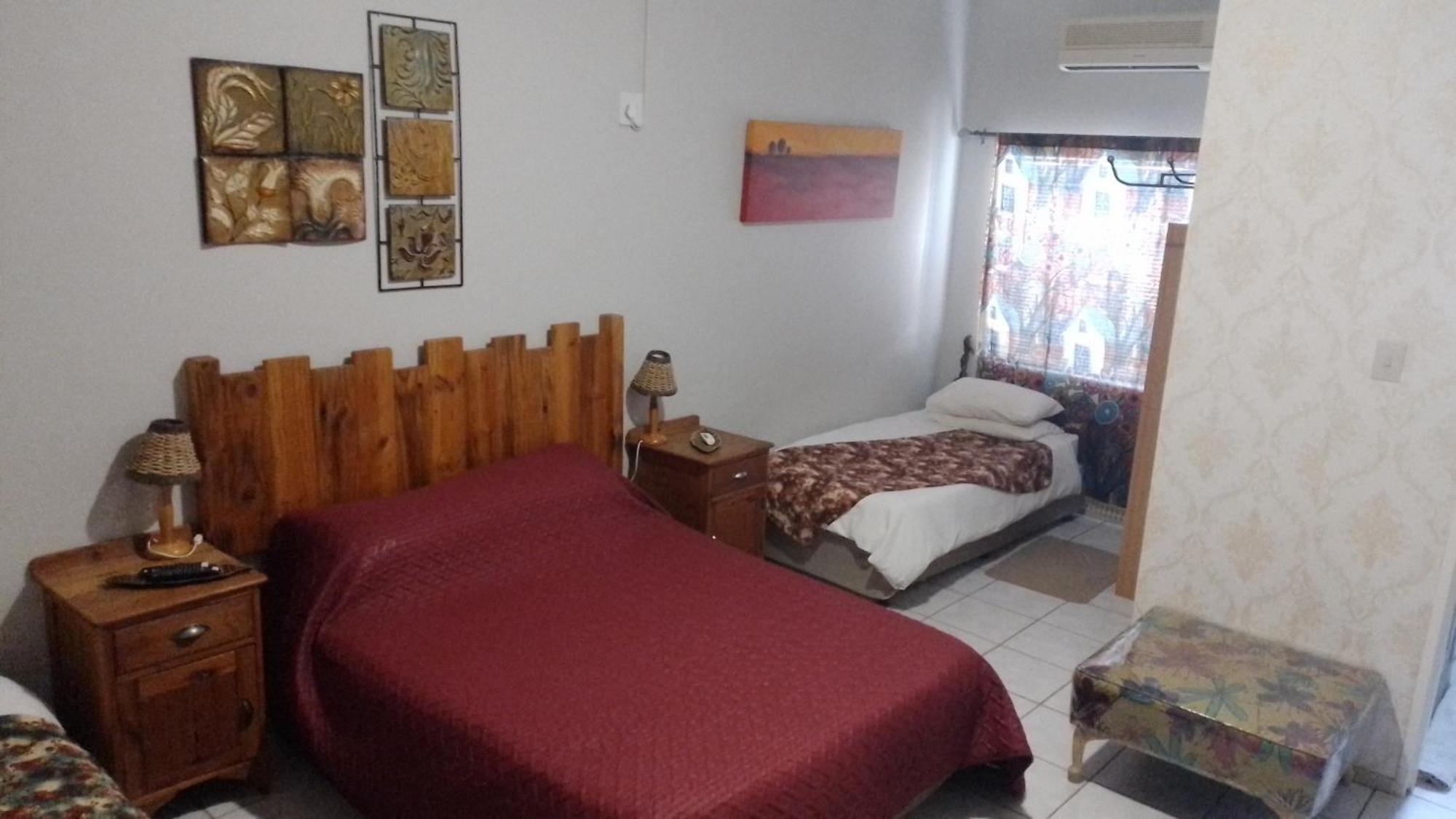 Larochelle Guesthouse Keetmanshoop Szoba fotó