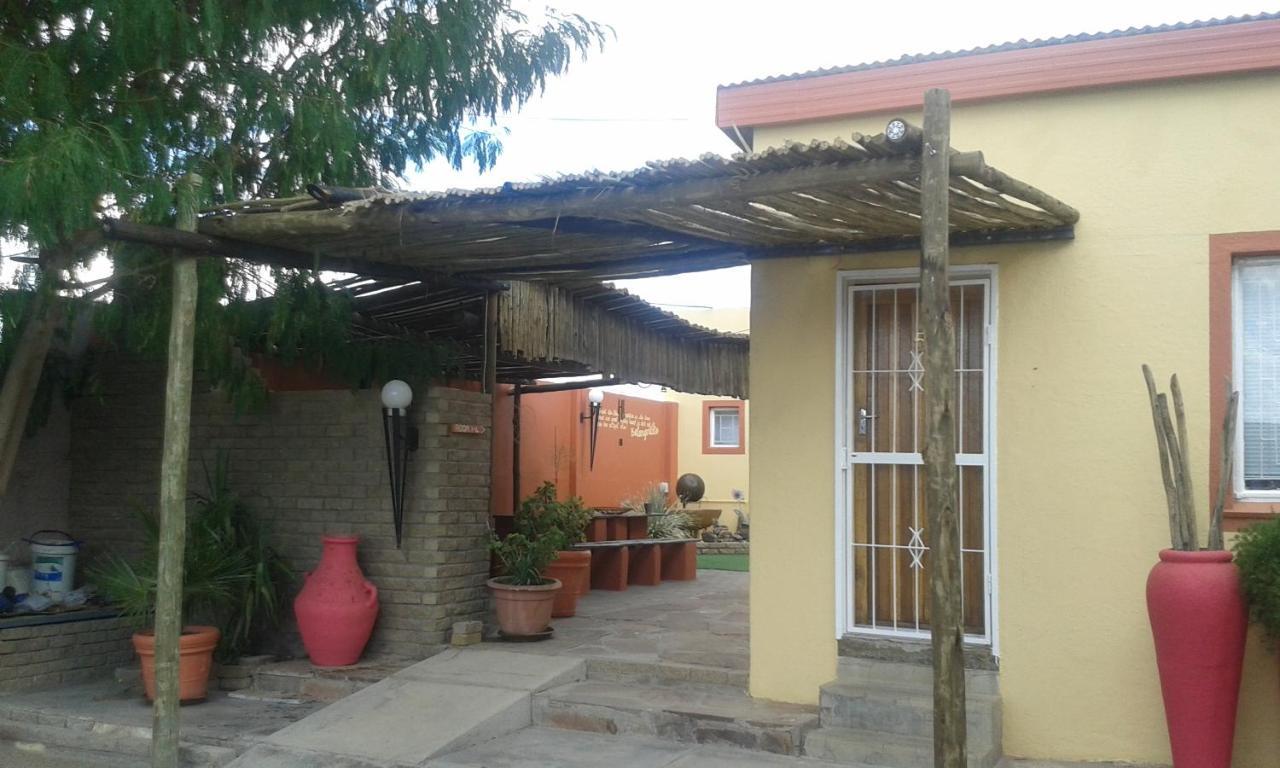 Larochelle Guesthouse Keetmanshoop Kültér fotó